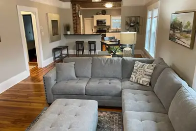Image de Renovated Bungalow in Downtown Mooresville, Nc