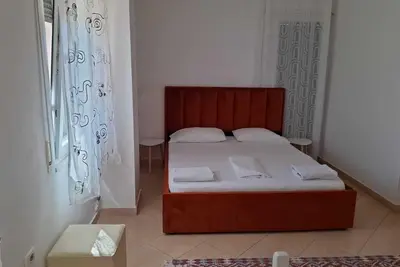 Apartment in front of bus stop, in main street of Tirana