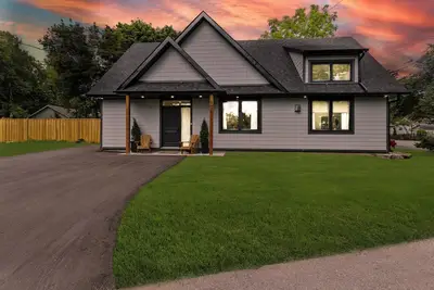 Image de The Nest Lakehouse w\/ Hot Tub, Steps to Innisfil Beach Park