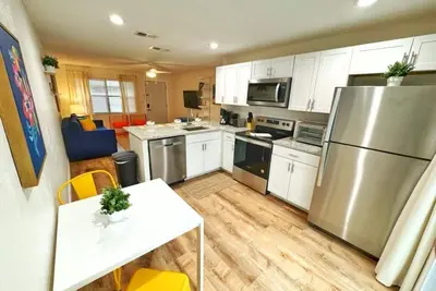 Image de New Gorgeous Sunshine-Up 6 Guests-Private Backyard