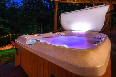 Image de *Evergreen Family Retreat* HotTub~Games~Arcades
