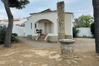 Image de Maison de vacances 'El Pozo - 400m Playa Riells' avec terrasse, jardin et balcon