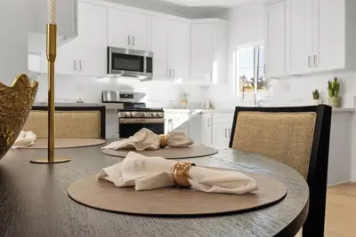 Image de Modern 3-Bedroom Upper Duplex Gated Parking Near Beverly Hills & Century City