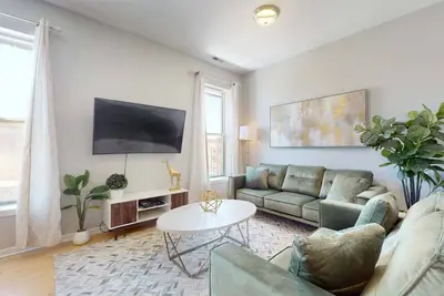 Image de Sleek Urban Retreat Steps from Il Med District