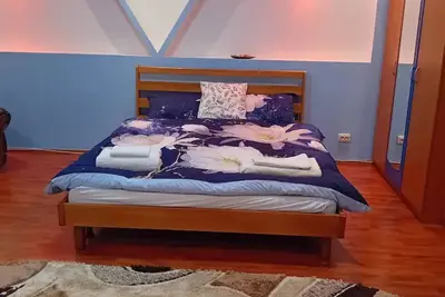 Image de Spacious 44 sqm(500 sqf) studio apartment, bright, quiet, central located, safe