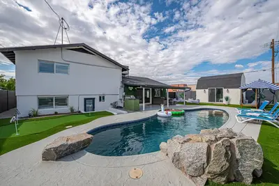 Image de New Modern Resort! Arcade, Heated Pool, Putting Green & Pool House!