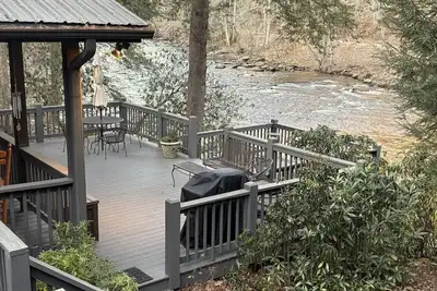 Image de River Zen, A Toccoa River Retreat