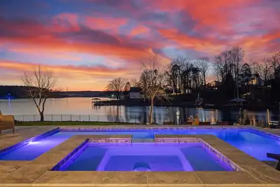 Image de Sensational Sunsets by SoCharm | *Brand New* Luxury Home w/Pool/Hot Tub and Expansive Views