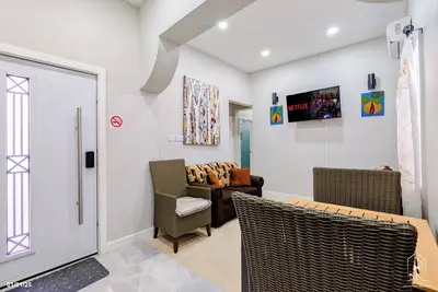 Image de Modern Hidden Gem | Downtown Prime Location