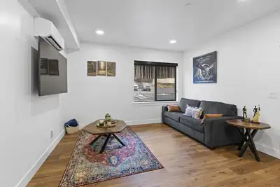 Image de Accessible, Comfort, Convenient Location 106