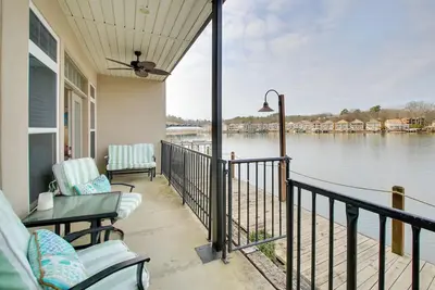 Image de Luxe Waterfront Condo on Lake Hamilton w/ Balcony!