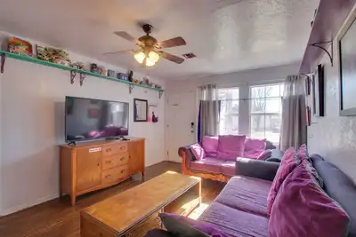 Image de 1 Mi to Fort Sill: Pet-Friendly Gem in Lawton