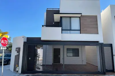 Image de Luxury House with pool 10 minutes from the Airport