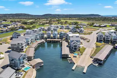 Image de SoCo Mirage: Waterfront, Swim Up Bar, Boat Slip