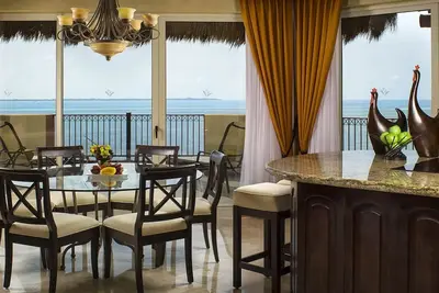 Image de Serene & Spacious – Oceanfront 2br Retreat with Resort Perks