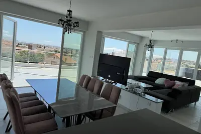 Image de Penthouse avec vue magnifique et jacuzzi