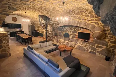 Le gite du Parayre ancienne grange rénovée avec salle de jeux, située en Aveyron