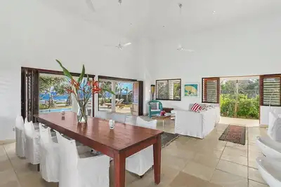 Image de Stunning private, beachfront accommodation in paradise!