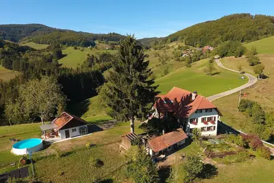 Image de Appartement \"auf Dem Burstel\" avec vue montagne, piscine privée et Wi-Fi