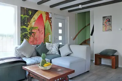 Image de Switch off together in the \"Kona\" house