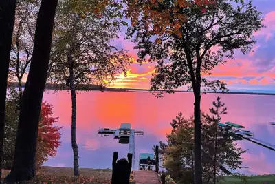 Image de “The View on Gull” Spacious 4-bedroom plus loft house with 100’ on Gull Lake