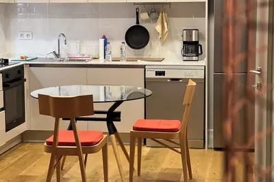 Image de Brand-New Cozy 1-Bedroom Condo at Prime Istanbul – Ac & WiFi Included