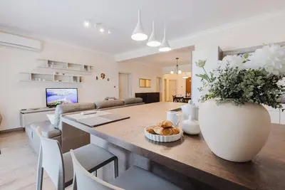 Image de This apartment is a 3 bedroom(s), 1. 5 bathrooms, located in Il-Mellieħa, null.