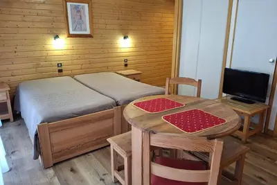 Image de Studio central à Brides-Les-Bains avec parking, wifi, animaux admis