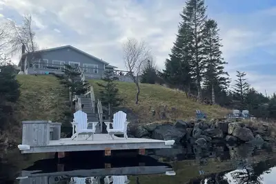 Image de Stunning Lakeside Retreat in Tors Cove – Nature Lover’s Paradise!