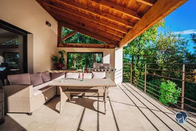 Image de Magnifique Villa avec Piscine Chauffée proche Avignon