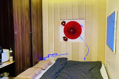 Image de Chill & Party Smart Home with 85”Tv & Soundproof with 200m to Mrt Station