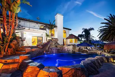 Image de 15% Off Aug - Pool, Spa, W/7 Beds & Amazing Reviews!