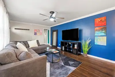 Image de The Rhitreat - 2br, 10 Min to Downtown & Airport