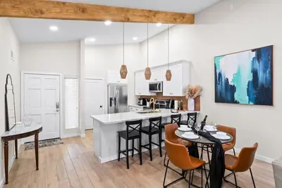 Image de The Greenbelt Getaway • Community Pool Access +Spa