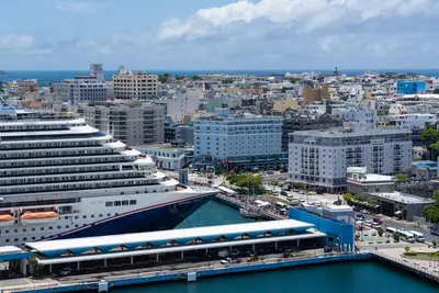 Image de In The Heart Of A Legendary Port | Rooftop Pool