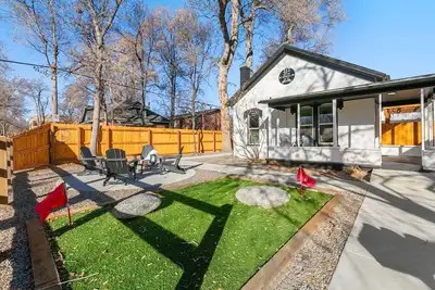 Image de Old Town Retreat w/ Hot Tub | Perfect for Groups!