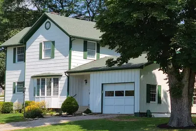 Image de Peaceful 3-Bedroom Country Farmhouse Situated on 125 Acre Horse Farm
