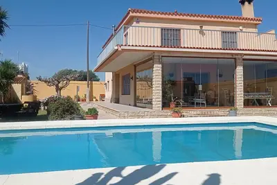 Image de Large villa in quiet area, very spacious and sunny (pet friendly).