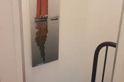 Image de Appartement rénové, accès direct aux plages, loisirs, sentiers, port, commerces,