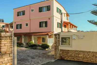 Large One-Bedroom Apartment Perfect for Families close to the beach