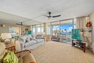 Image de 3 bedrooms 3 baths • Oceans views • Steps to beach