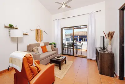 Image de Bright & Airy 2br \/2Bath, 5 Minute Walk to Beach