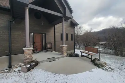 Image de Rabbit Hole Retreat, River on Property, Adults Only, No Pets, Peace and Quiet!