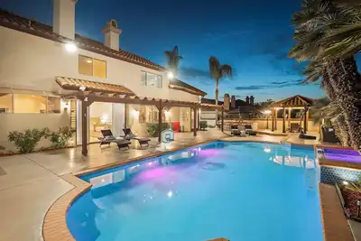 Image de Scenic Luxury Oasis: Views, Pool, Spa, Game & Movie Rms