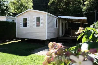 Image de Mobil-Home Ustou : 1 salle d'eau avec terrasse couverte 4 personnes