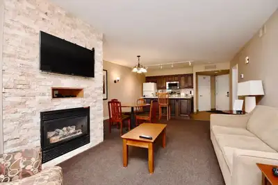Image de Jacuzzi Suite with King bed, full kitchen