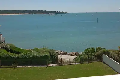 Image de Rare T2 38m2 vue mer panoramique calme parkg Plage et ctre bourg qq min à pieds