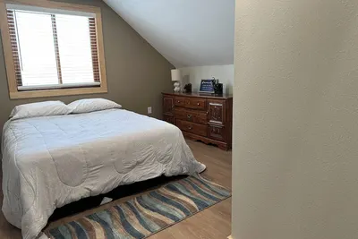 Image de hief River Falls Cozy 2 Bdrm Condo: Loft Bedroom, River Views & Train Charm