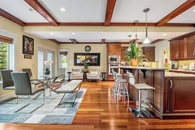 Image de Main Floor at Serenity Eagle Stays with Parkside Bliss