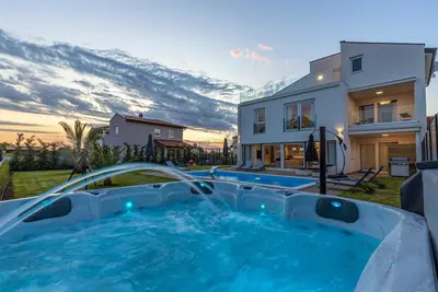 Image de Vacay Villa Eni with heated pool